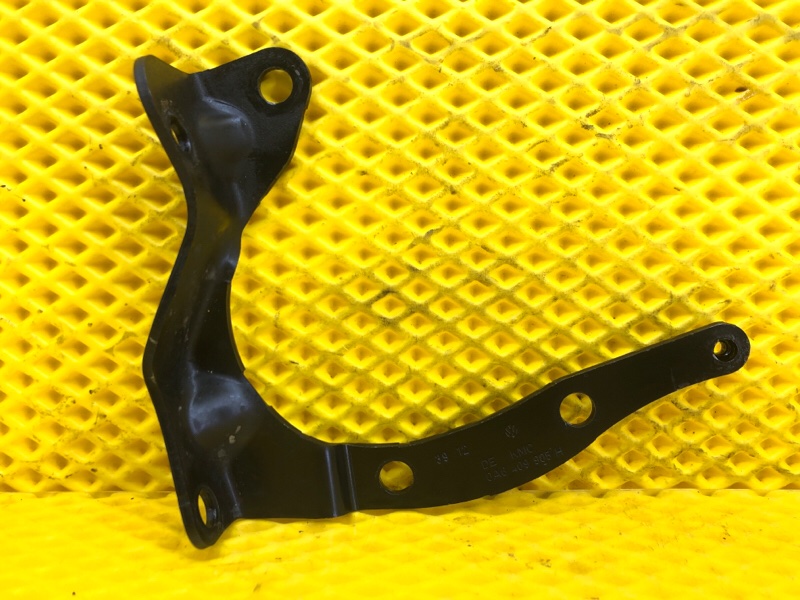 Кронштейн Volkswagen Tiguan 2013 5N1