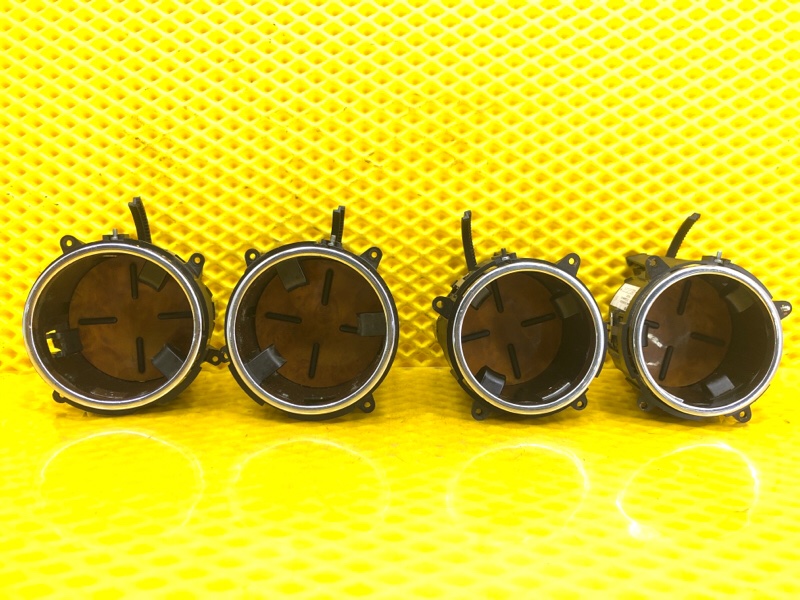 Подстаканник Volkswagen Phaeton 2004 3D2