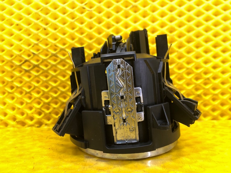 Подстаканник Volkswagen Phaeton 2004 3D2