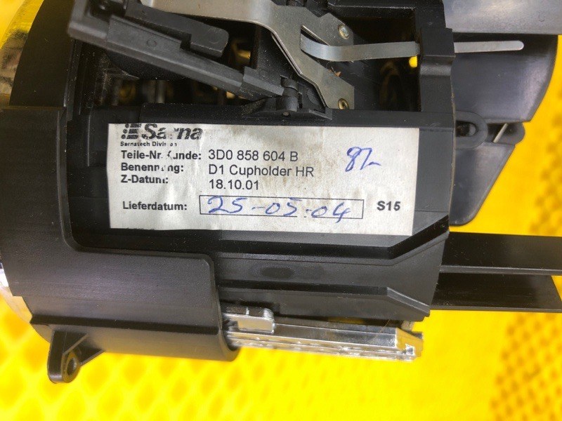 Подстаканник Volkswagen Phaeton 2004 3D2