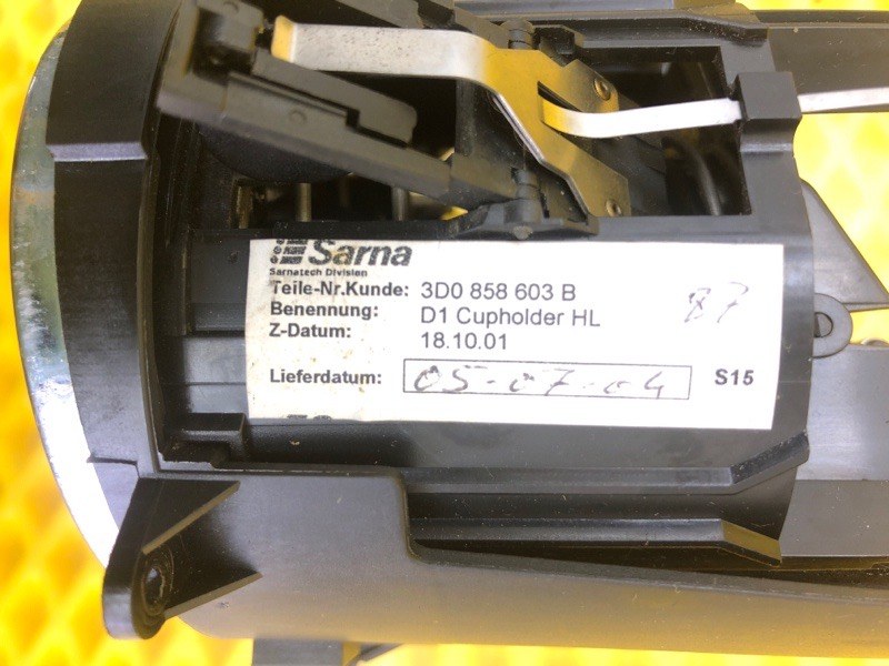 Подстаканник Volkswagen Phaeton 2004 3D2