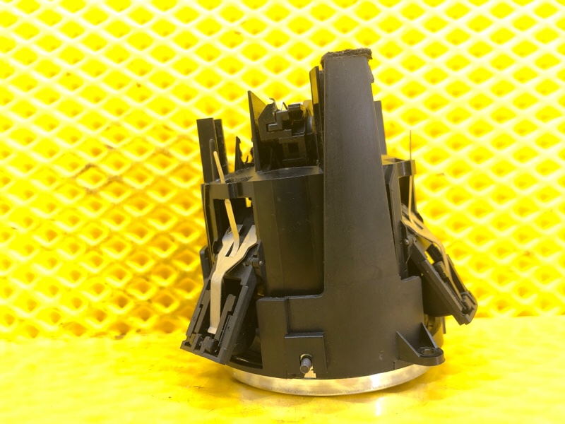 Подстаканник Volkswagen Phaeton 2004 3D2