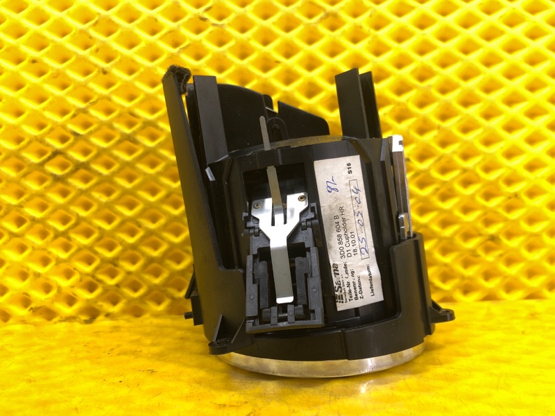 Подстаканник Volkswagen Phaeton 2004 3D2