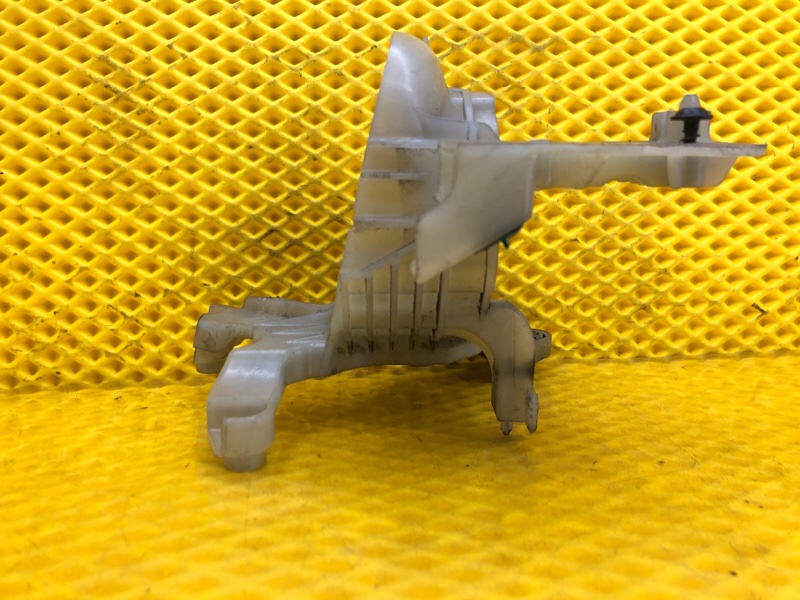 Кронштейн расширительного бачка Mercedes-Benz S-Class 2014 W222