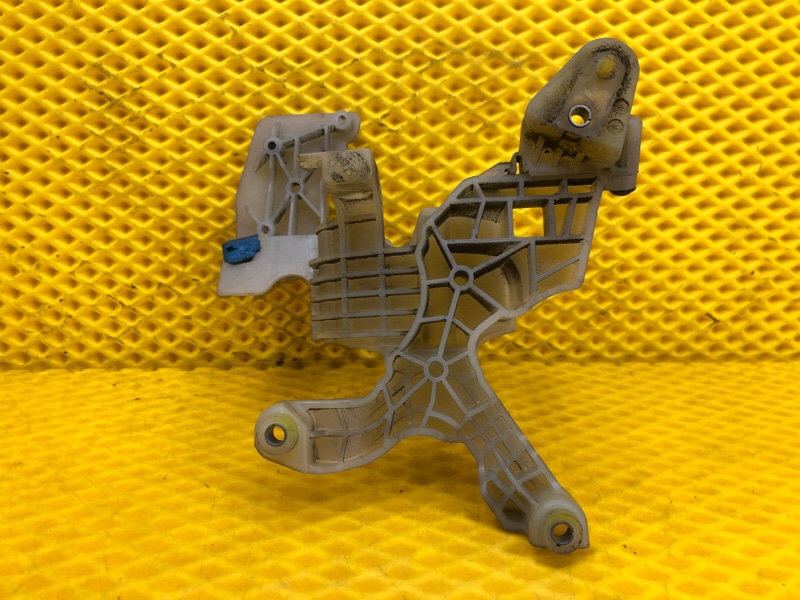 Кронштейн расширительного бачка Mercedes-Benz S-Class 2014 W222