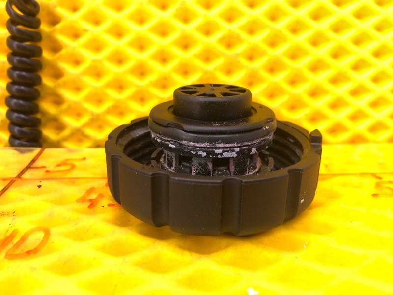 Крышка расширительного бачка Mercedes-Benz S-Class 2014 W222