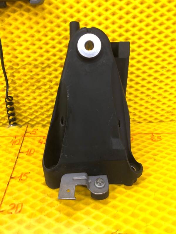 Кронштейн двигателя правый Mercedes-Benz S-Class 2014 W222