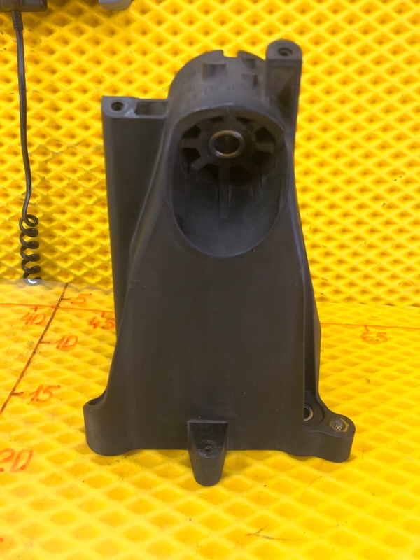 Кронштейн двигателя правый Mercedes-Benz S-Class 2014 W222