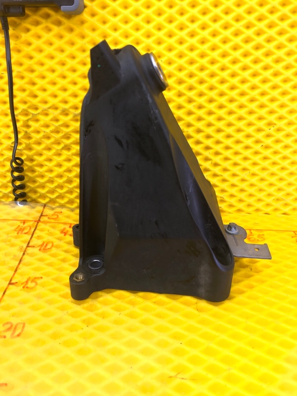 Кронштейн двигателя правый Mercedes-Benz S-Class 2014 W222