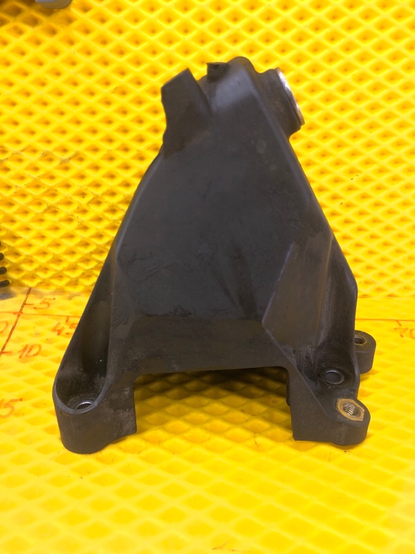 Кронштейн двигателя левый Mercedes-Benz S-Class 2014 W222