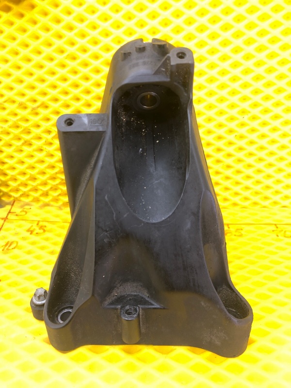 Кронштейн двигателя левый Mercedes-Benz S-Class 2014 W222