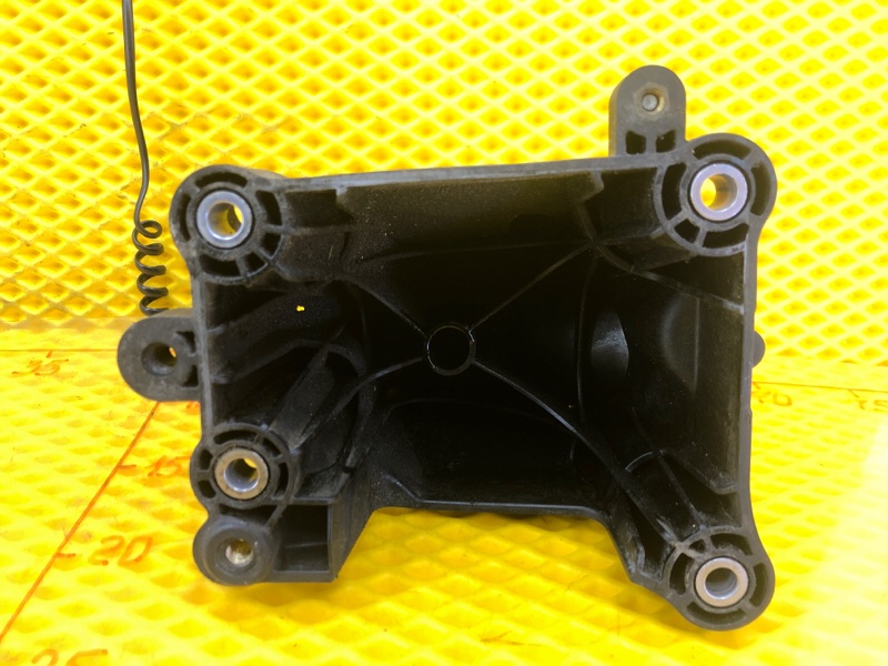 Кронштейн двигателя левый Mercedes-Benz S-Class 2014 W222