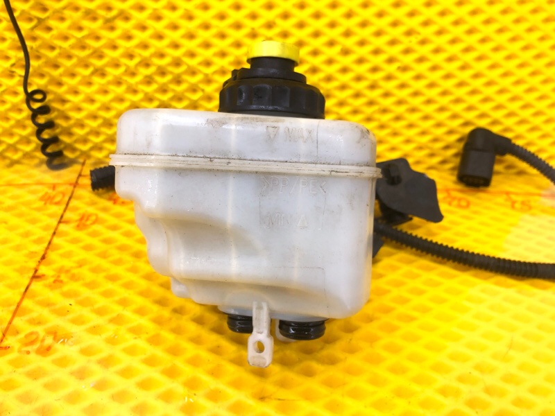 Бачок главного тормозного цилиндра Audi Q7 2014 4LB