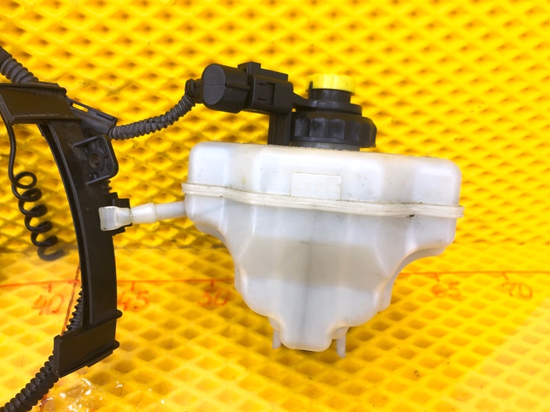 Бачок главного тормозного цилиндра Audi Q7 2014 4LB