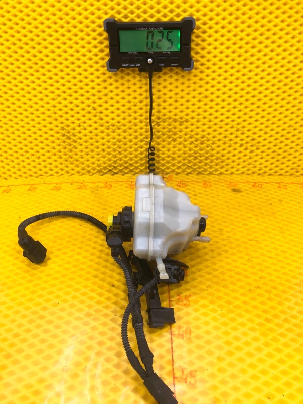 Бачок главного тормозного цилиндра Audi Q7 2014 4LB