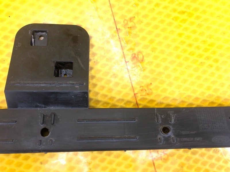 Кронштейн заднего бампера Ford Focus 2006 CB4