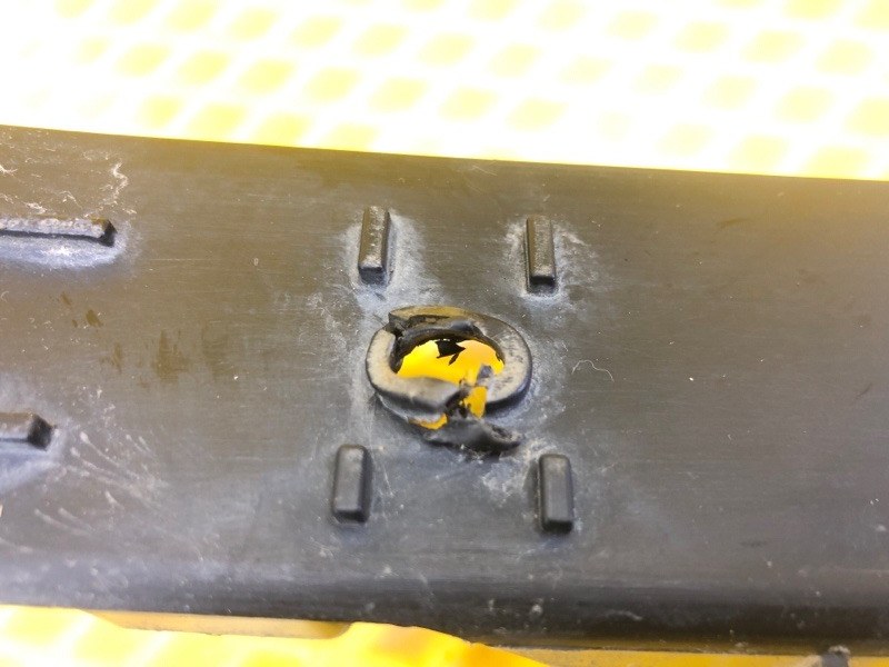 Кронштейн заднего бампера Ford Focus 2006 CB4