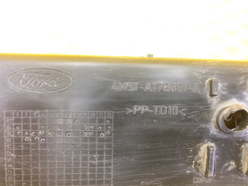 Кронштейн заднего бампера Ford Focus 2006 CB4