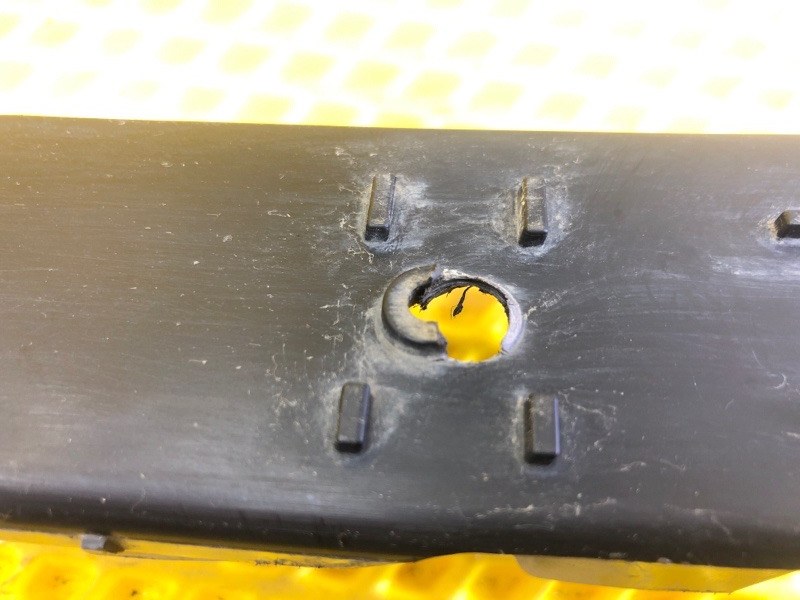 Кронштейн заднего бампера Ford Focus 2006 CB4