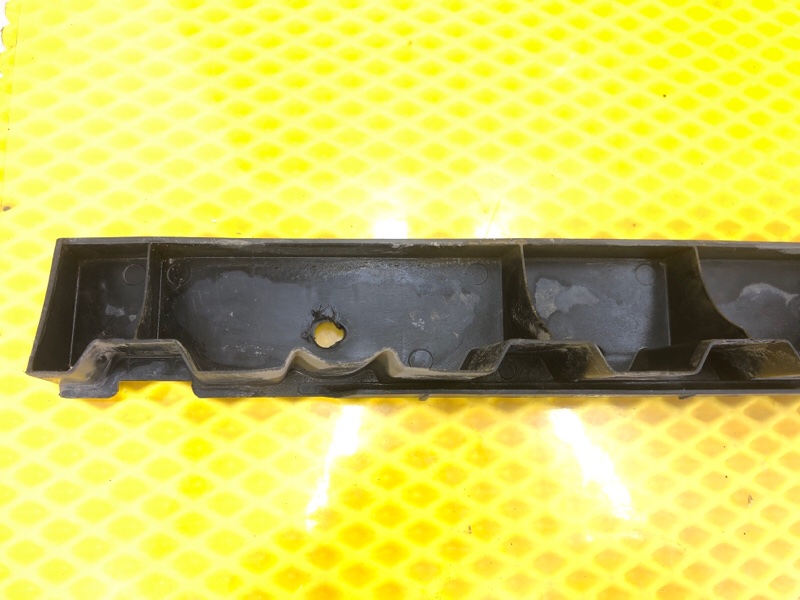 Кронштейн заднего бампера Ford Focus 2006 CB4