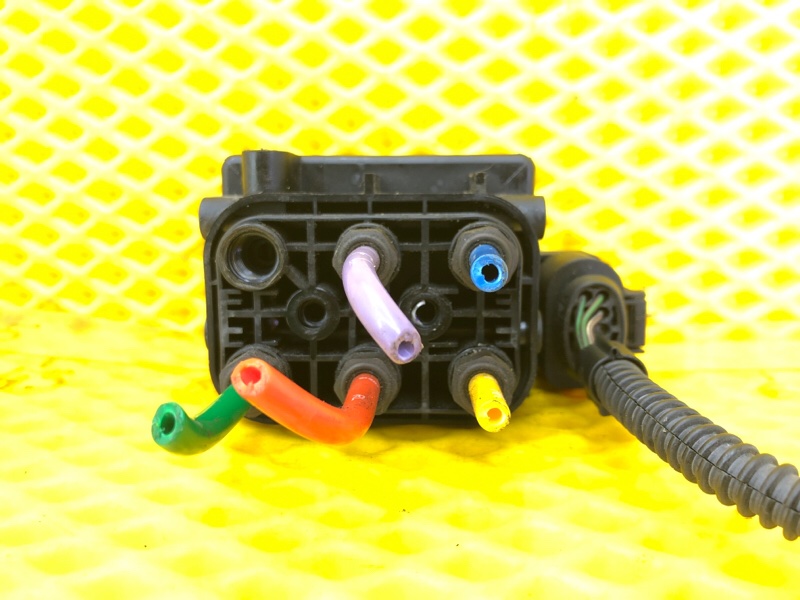 Блок клапанов пневмоподвески Audi Q7 2014 4LB