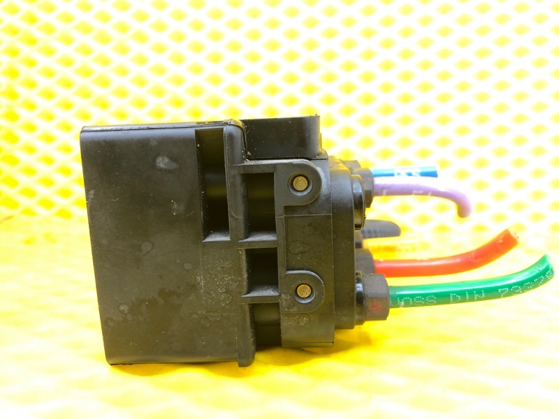 Блок клапанов пневмоподвески Audi Q7 2014 4LB