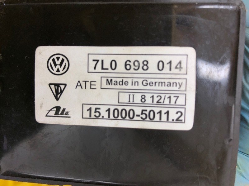 Блок клапанов пневмоподвески Audi Q7 2014 4LB