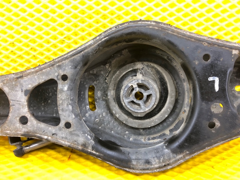 Рычаг задний нижний подпружинный Volkswagen Tiguan 2013 5N1