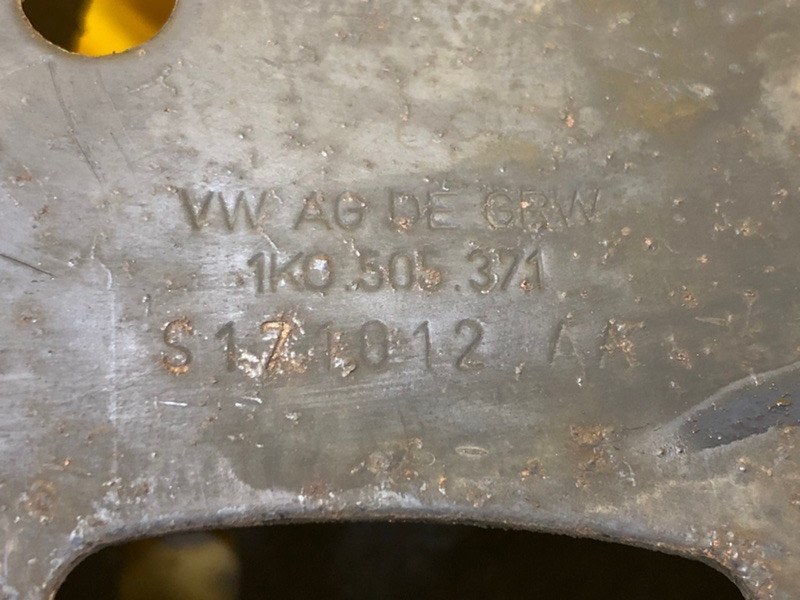 Рычаг задний нижний подпружинный Volkswagen Tiguan 2013 5N1