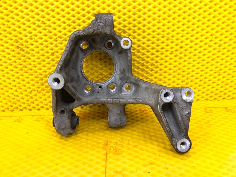 Кулак поворотный Volkswagen Tiguan 2013 5N1