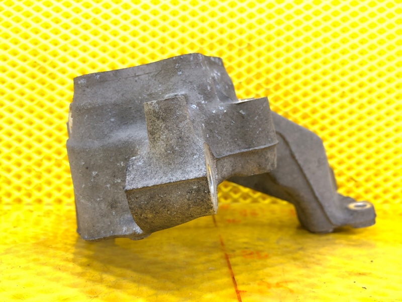 Кулак поворотный Volkswagen Tiguan 2013 5N1