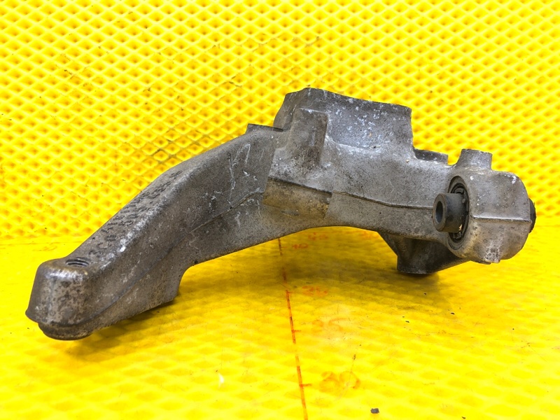 Кулак поворотный Volkswagen Tiguan 2013 5N1