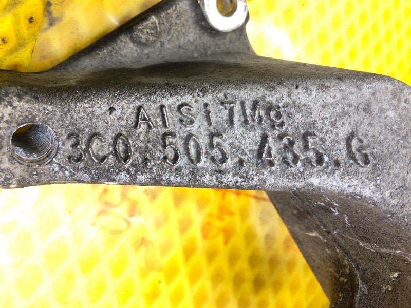 Кулак поворотный Volkswagen Tiguan 2013 5N1