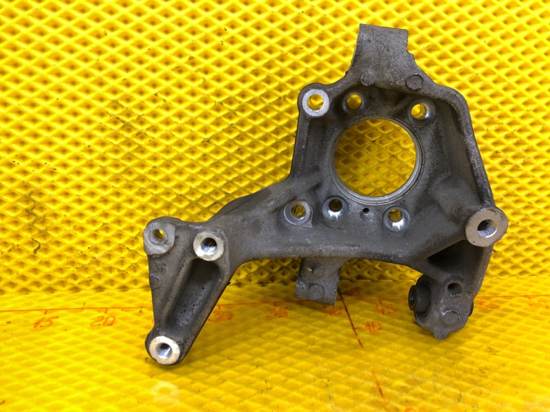 Кулак поворотный Volkswagen Tiguan 2013 5N1