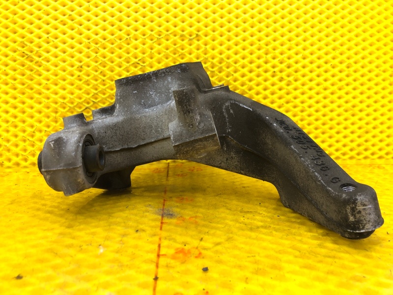 Кулак поворотный Volkswagen Tiguan 2013 5N1