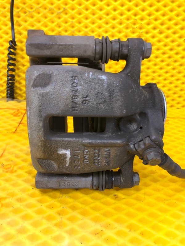 Суппорт тормозной Volkswagen Tiguan 2013 5N1