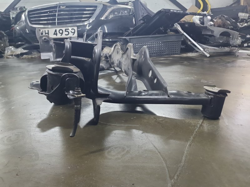 Подрамник задний Volkswagen Tiguan 2013 5N1