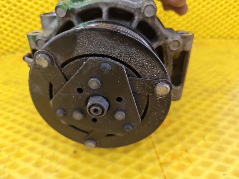 Компрессор кондиционера Mitsubishi Outlander XL