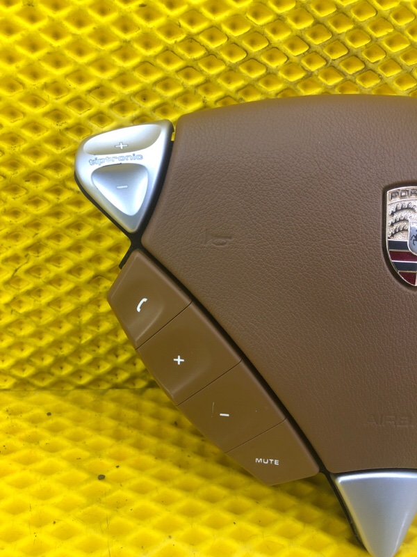 Подушка безопасности водителя Porsche Cayenne 2008 957