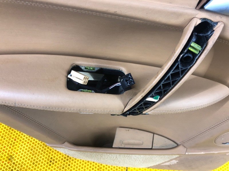 Обшивка двери (карта) Porsche Cayenne 2008 957