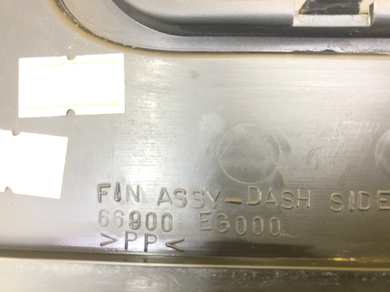 Накладка порога внутренняя правая Nissan Fuga 2007 Y50