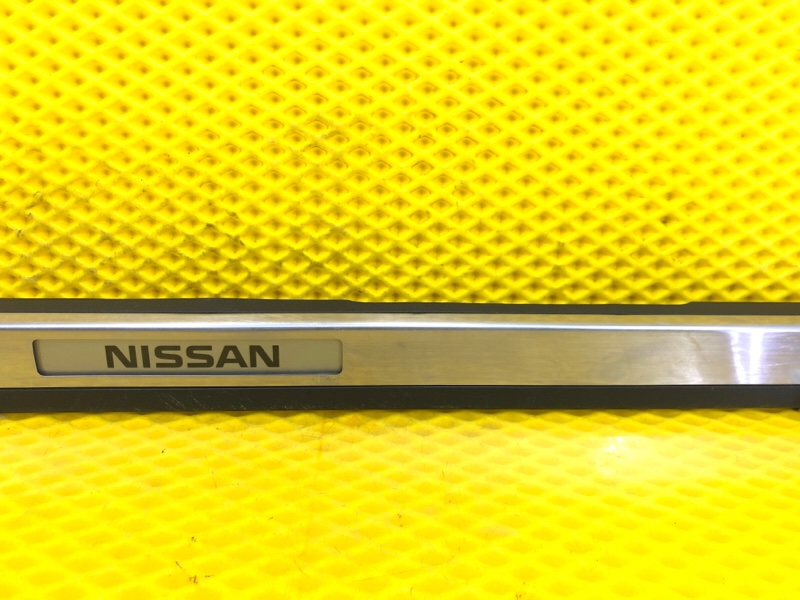Накладка на порог Nissan Fuga 2007 Y50