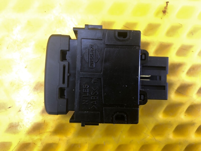 Кнопка курсовой устойчивости Nissan Fuga 2007 Y50