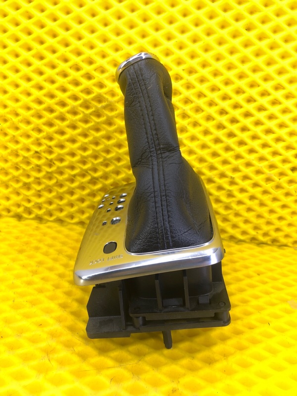 Накладка консоли АКПП Nissan Fuga 2007 Y50