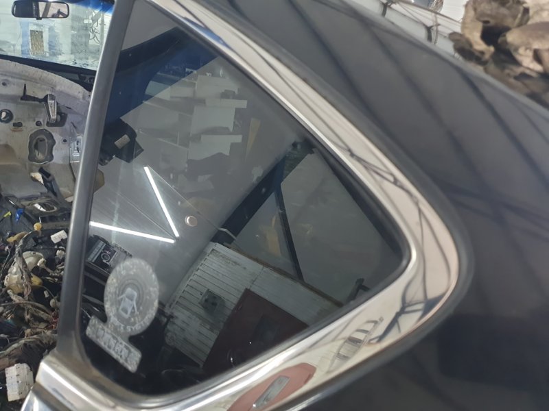 Форточка задняя левая Nissan Fuga 2007 Y50