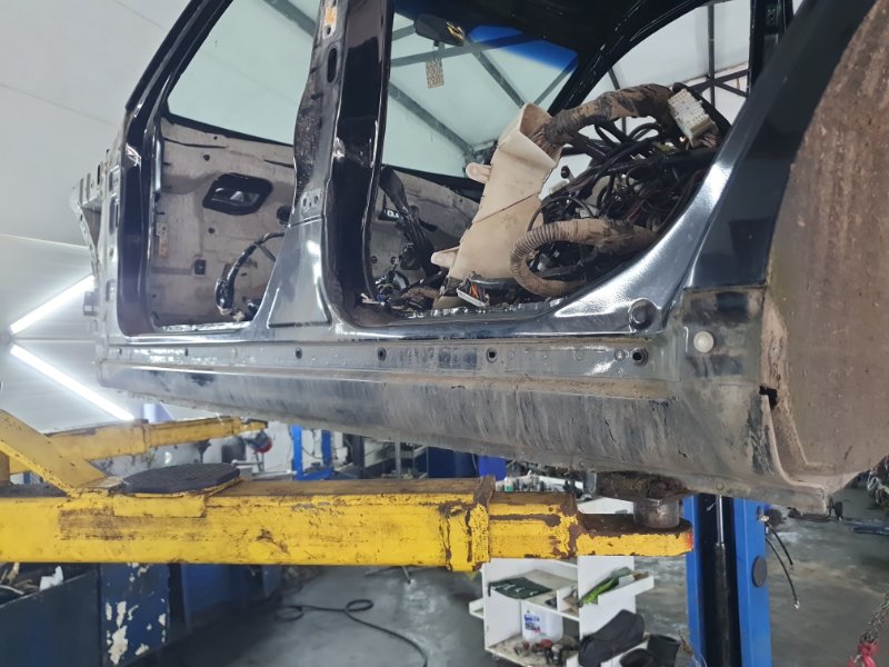 Порог левый + стойка Nissan Fuga 2007 Y50