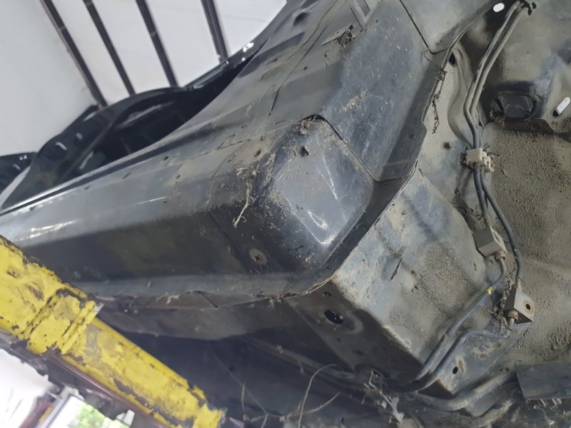 Порог правый + стойка Nissan Fuga 2007 Y50