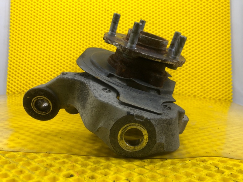 Кулак поворотный передний правый Nissan Fuga 2007 Y50