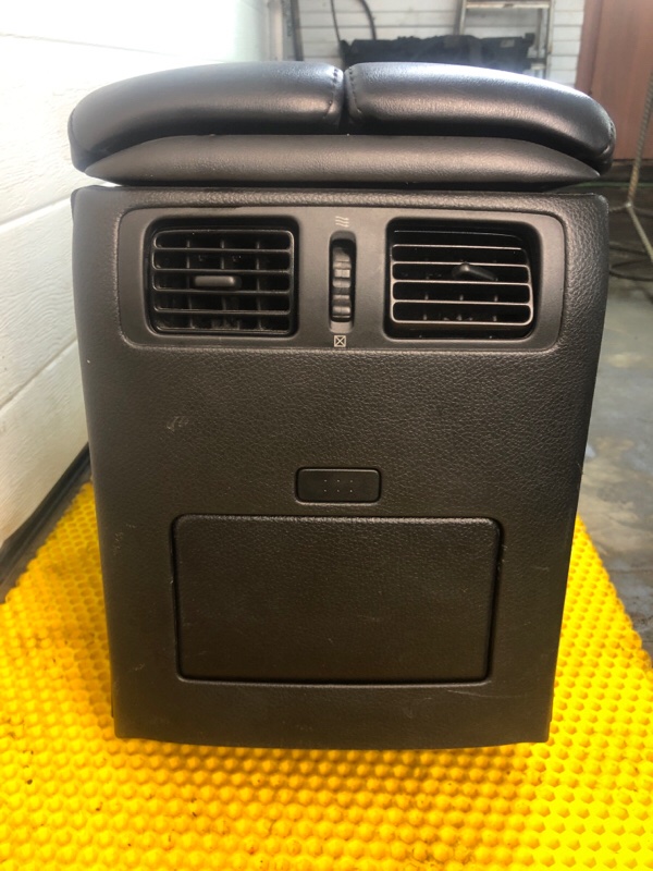Подлокотник Nissan Fuga 2007 Y50