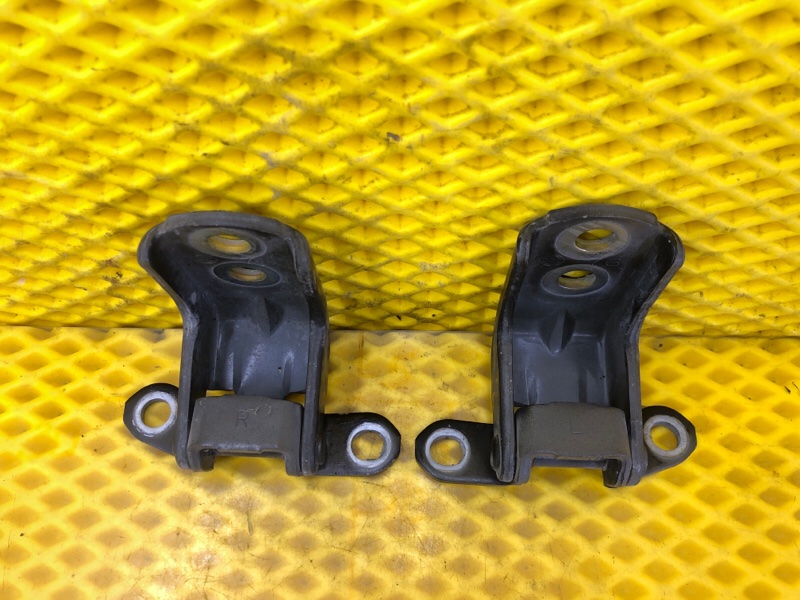 Петля двери передней Nissan Fuga 2007 Y50